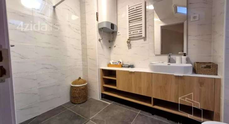 Četvoroiposoban stan | 4zida