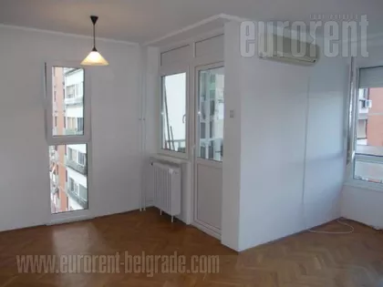 TAŠMAJDAN | 4zida.rs