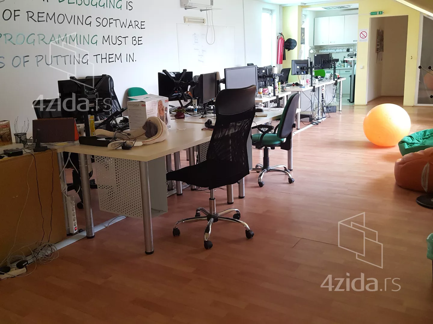Poslovna zgrada | 4zida