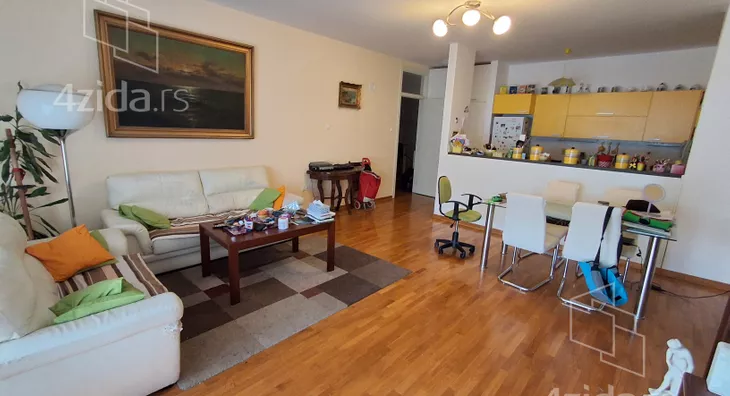 Petosoban stan | 4zida