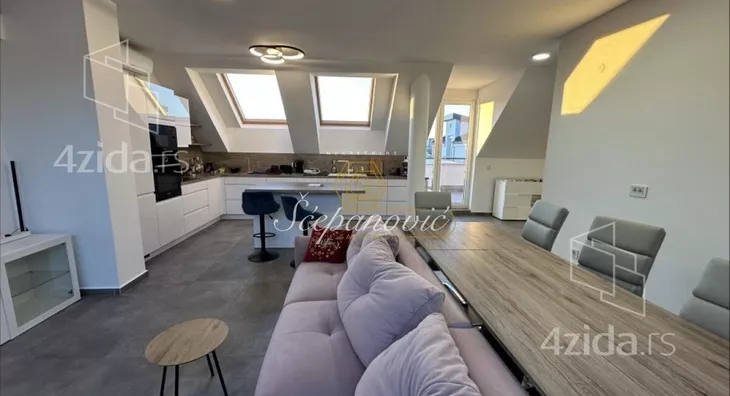 Petosoban stan | 4zida