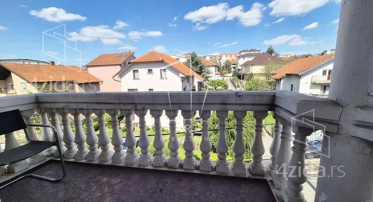 Četvoroiposoban stan | 4zida