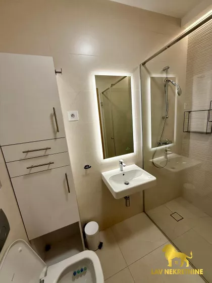 LAZE NANČIĆA | 4zida.rs