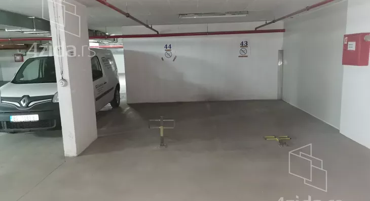 Parking | 4zida