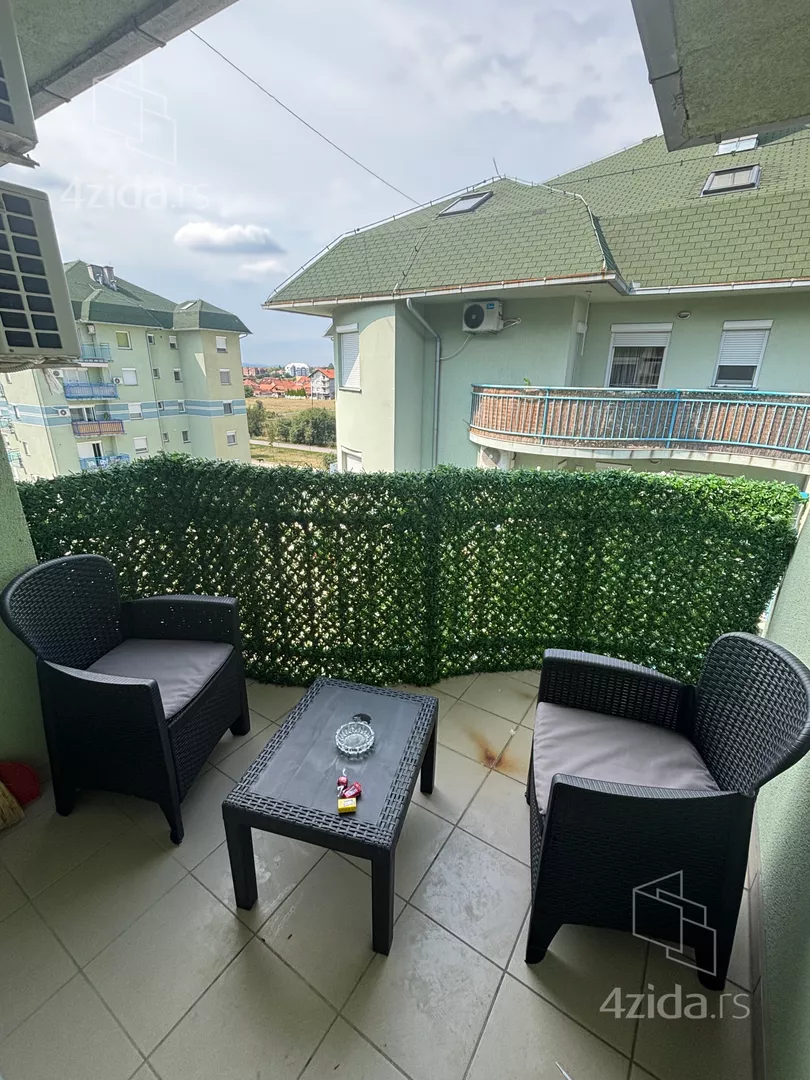 Šestosoban stan | 4zida