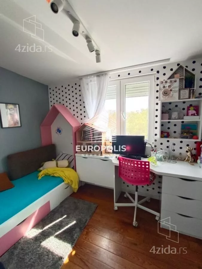 Šestosoban stan | 4zida