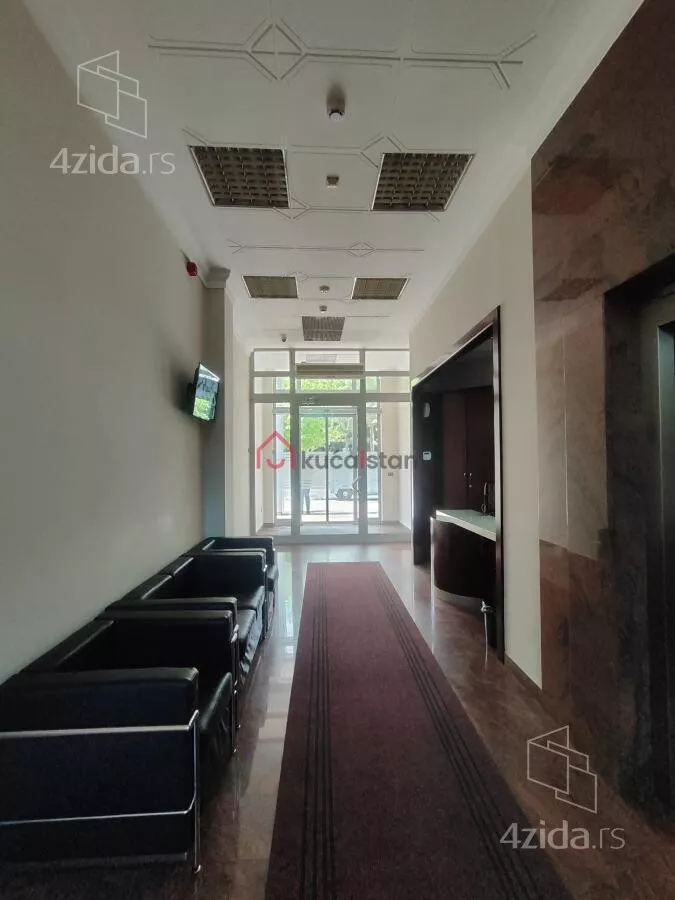 Poslovna zgrada | 4zida