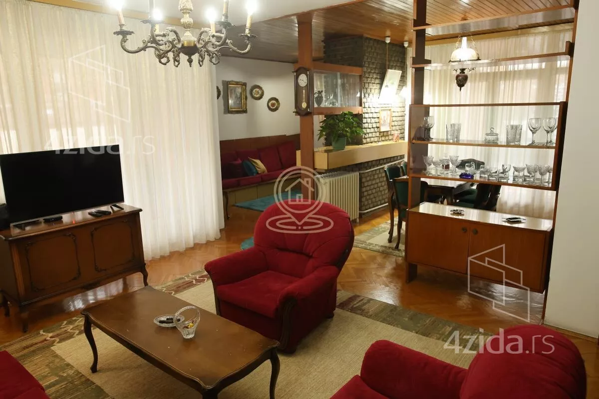 Petosoban stan | 4zida