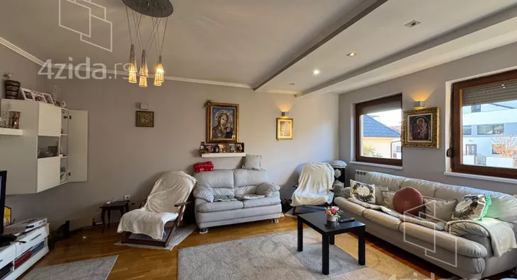 Petoiposoban stan | 4zida