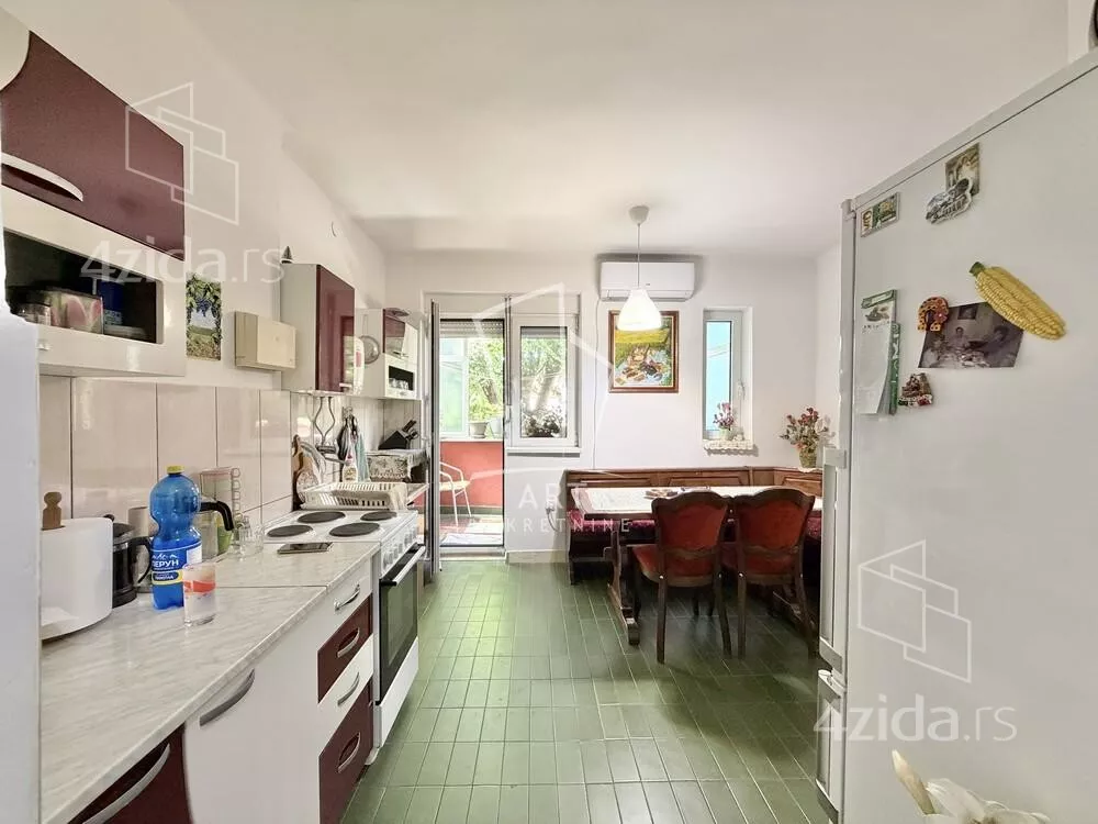 Troiposoban stan | 4zida