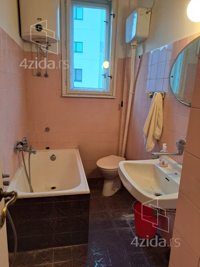 Četvoroiposoban stan | 4zida