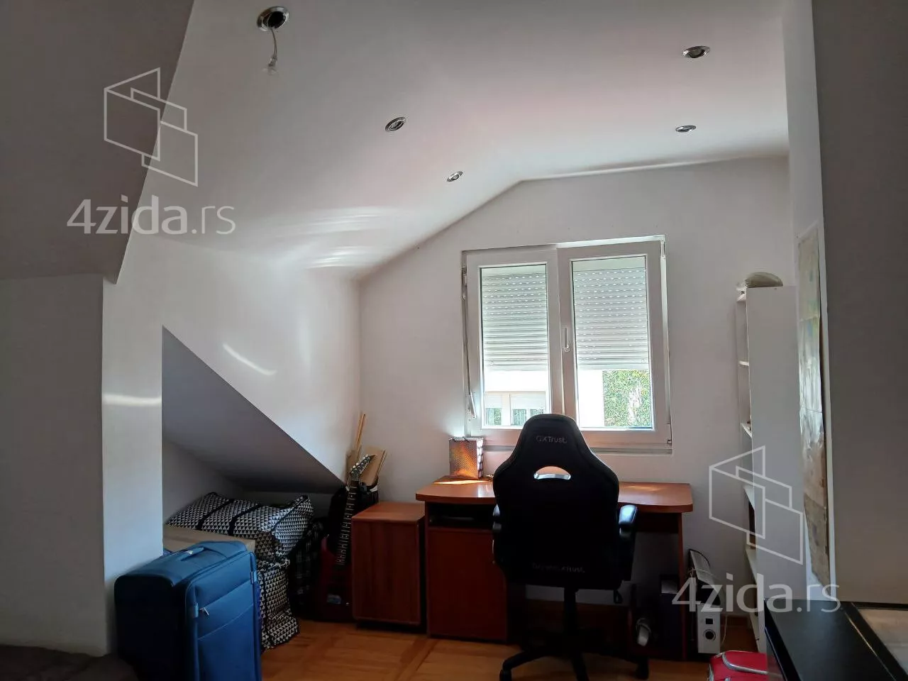 Petosoban stan | 4zida