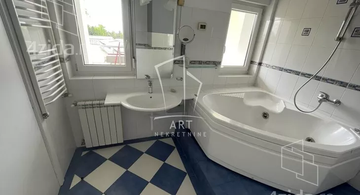 Četvoroiposoban stan | 4zida