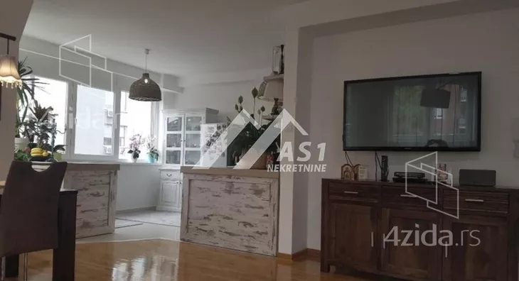 Petosoban stan | 4zida