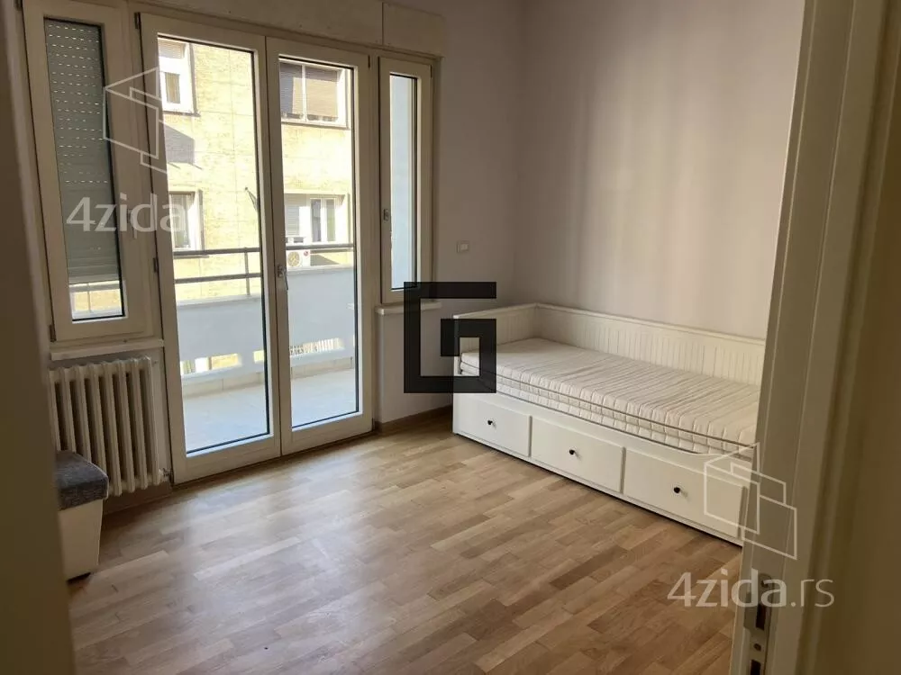 Četvoroiposoban stan | 4zida