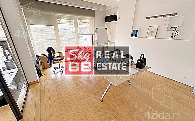 Šestoiposoban stan | 4zida