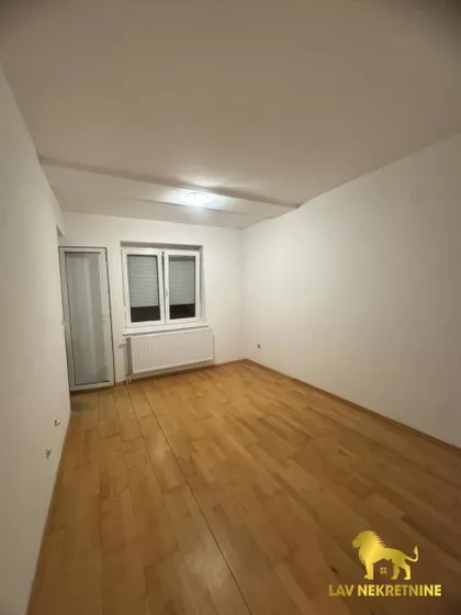 KOLO SRPSKIH SESTARA | 4zida.rs