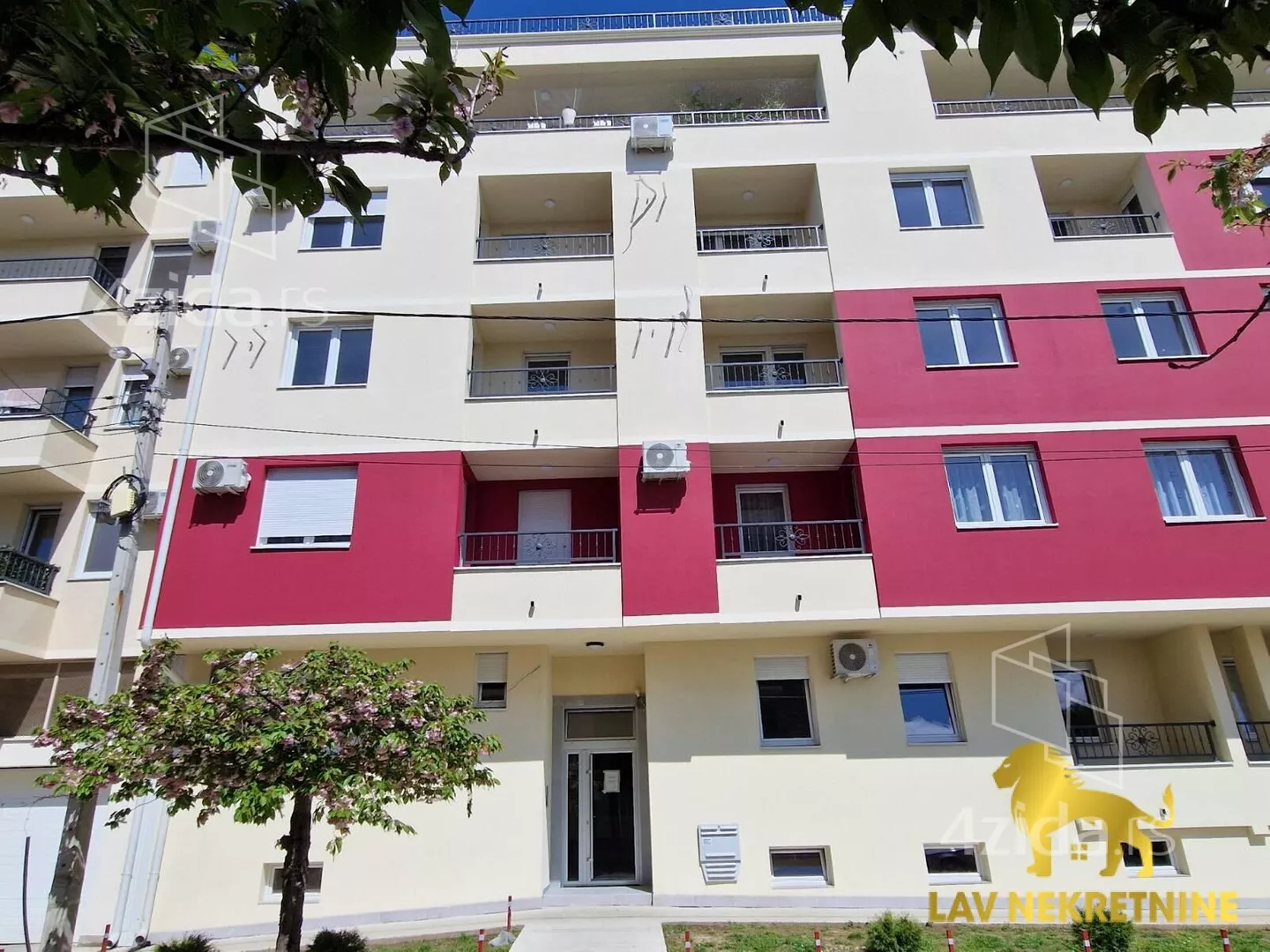 Jednoiposoban stan | 4zida