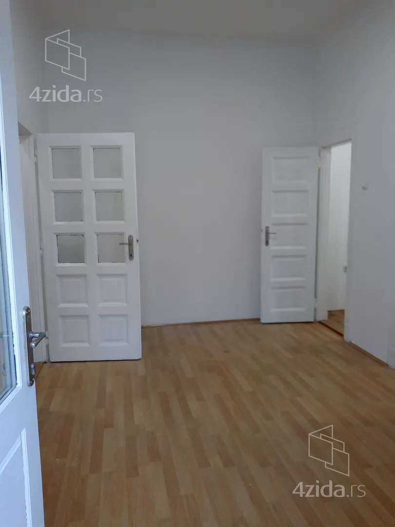 Šestosoban stan | 4zida