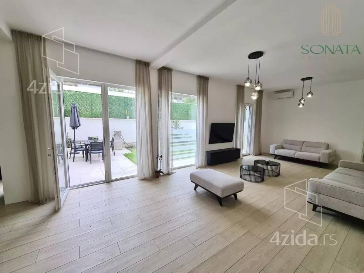 Šestosoban stan | 4zida