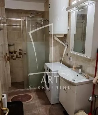 Šestosoban stan | 4zida