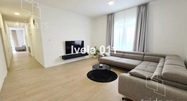 Šestosoban stan | 4zida