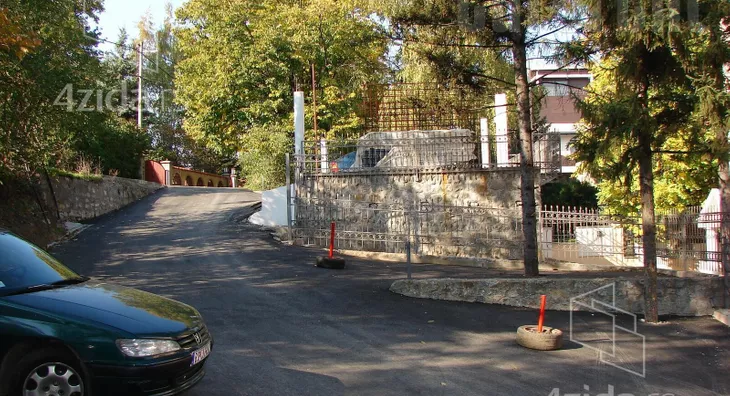 Šestoiposoban stan | 4zida