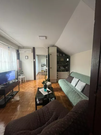 Jovana Stojsavljevića | 4zida.rs