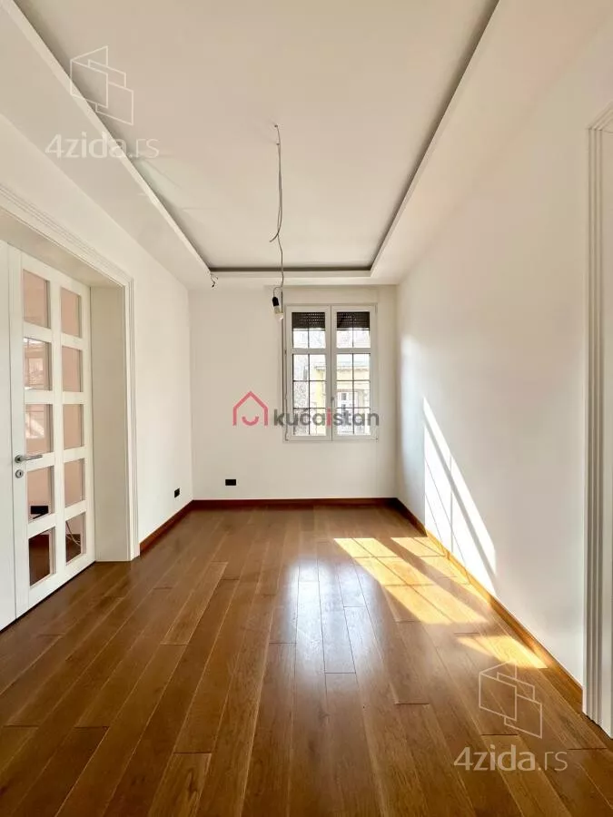 Poslovna zgrada | 4zida