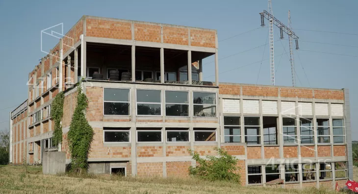 Poslovna zgrada | 4zida