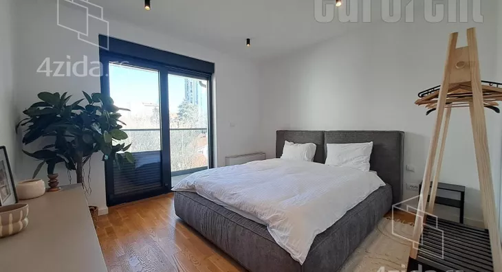 Petosoban stan | 4zida