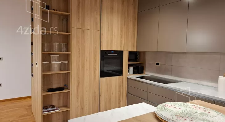 Četvoroiposoban stan | 4zida