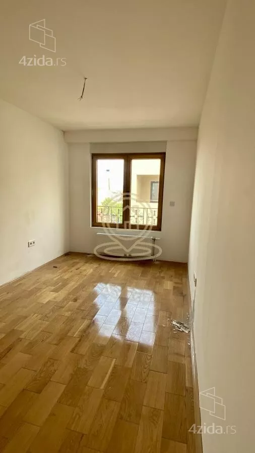 Četvoroiposoban stan | 4zida
