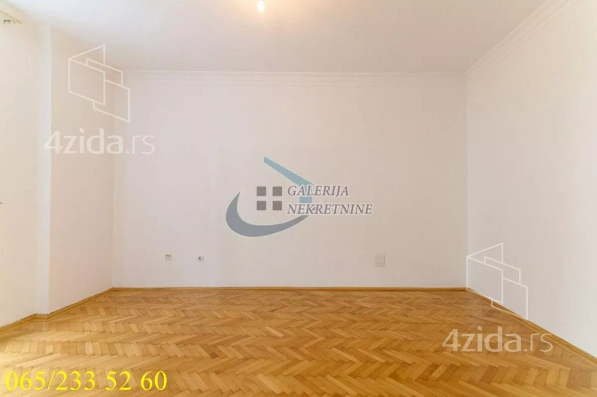 Četvoroiposoban stan | 4zida