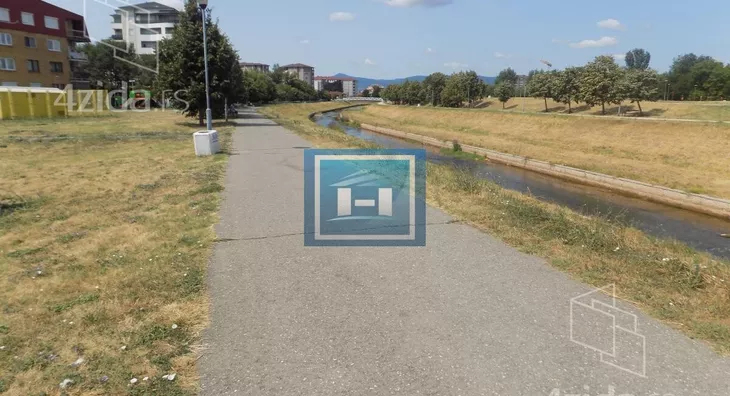 Poslovna zgrada | 4zida