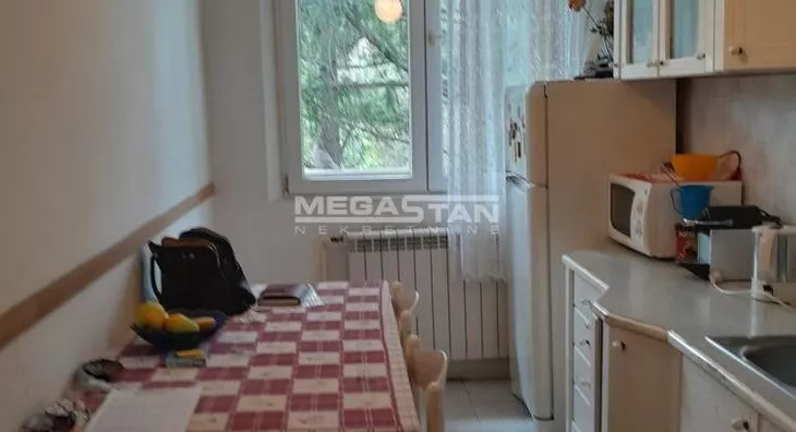 Šestosoban stan | 4zida