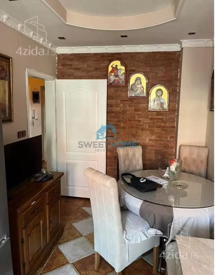 Petosoban stan | 4zida