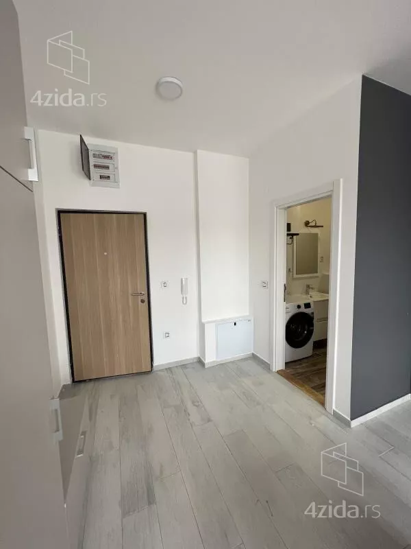 Šestosoban stan | 4zida