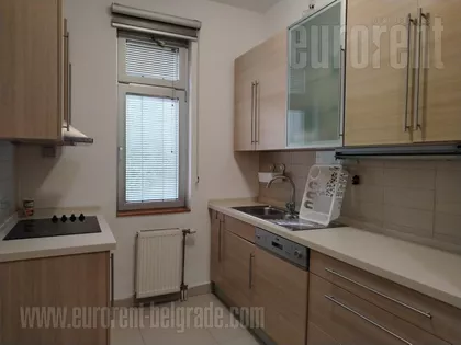 BELI DVOR | 4zida.rs