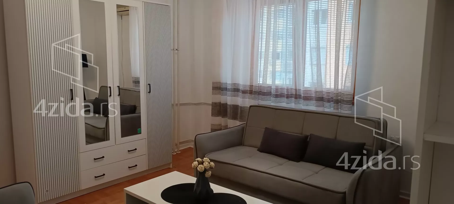 Jednoiposoban stan | 4zida