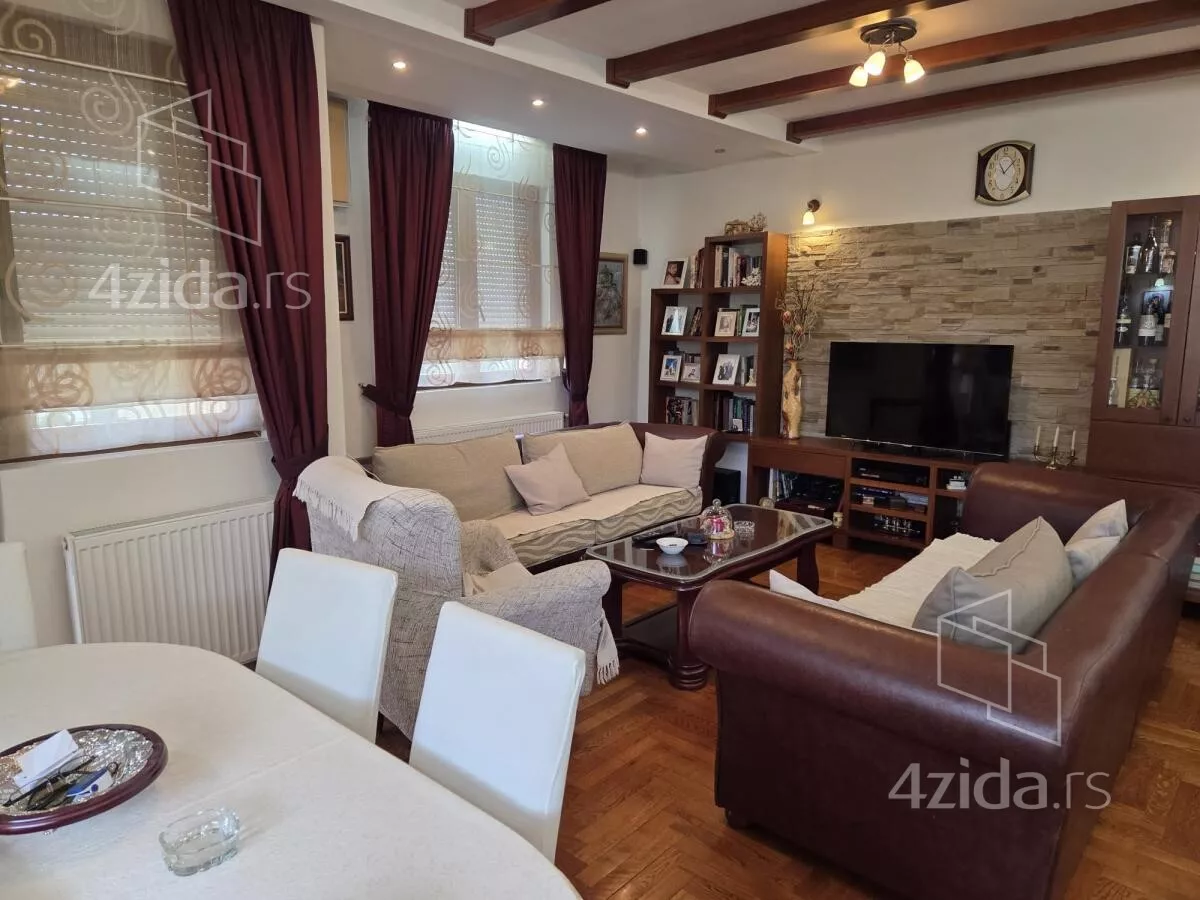 Petosoban stan | 4zida