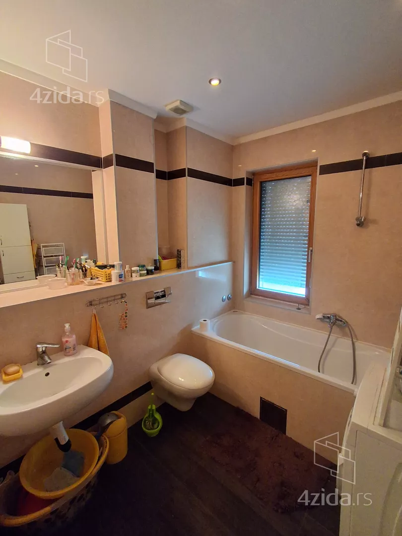 Petosoban stan | 4zida