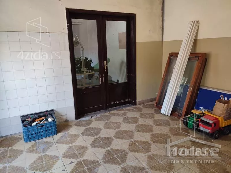 Lokal | 4zida