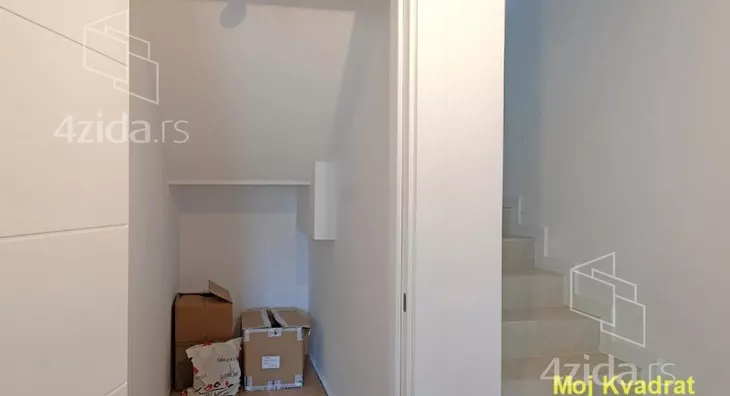 Sedmosoban stan | 4zida