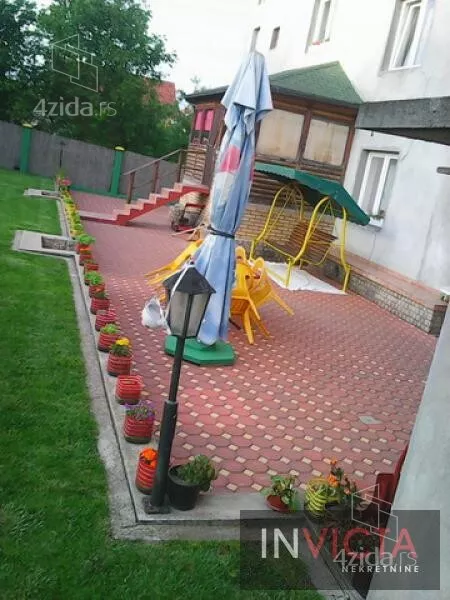 Poslovna zgrada | 4zida