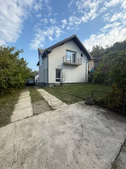 Krste Bosanca 40 | 4zida.rs