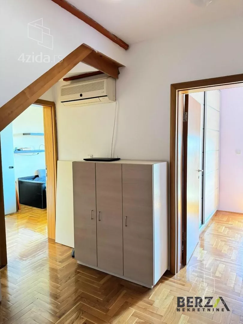 Četvoroiposoban stan | 4zida