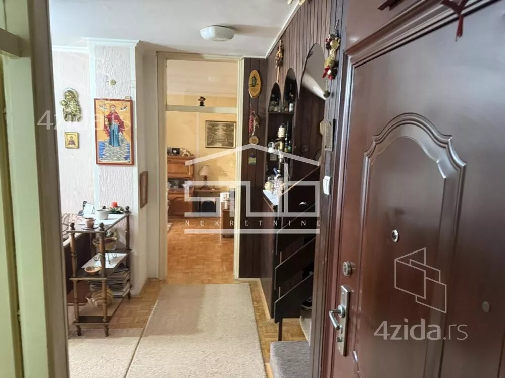 Petosoban stan | 4zida