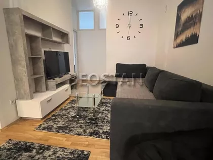 Zvezdarske Jelke | 4zida.rs