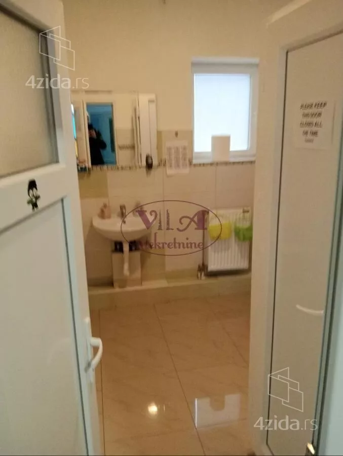 Poslovna zgrada | 4zida